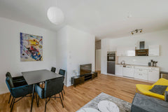 Artistic 2BR-Apartment "ETRO" I Roofed Balcony I Mercedes & US Army I Stuttgart