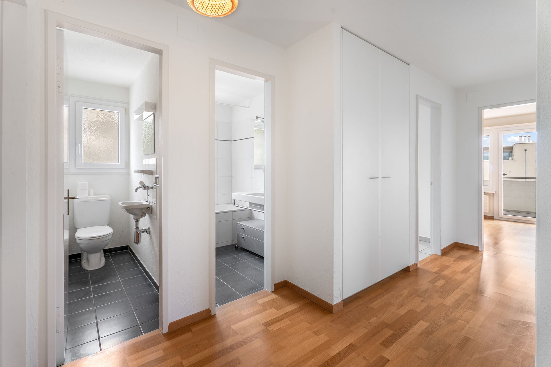 Stylische 4-Zimmer Wohnung mit Seeblick auf Zürichsee I Vollmöbliert I Familie