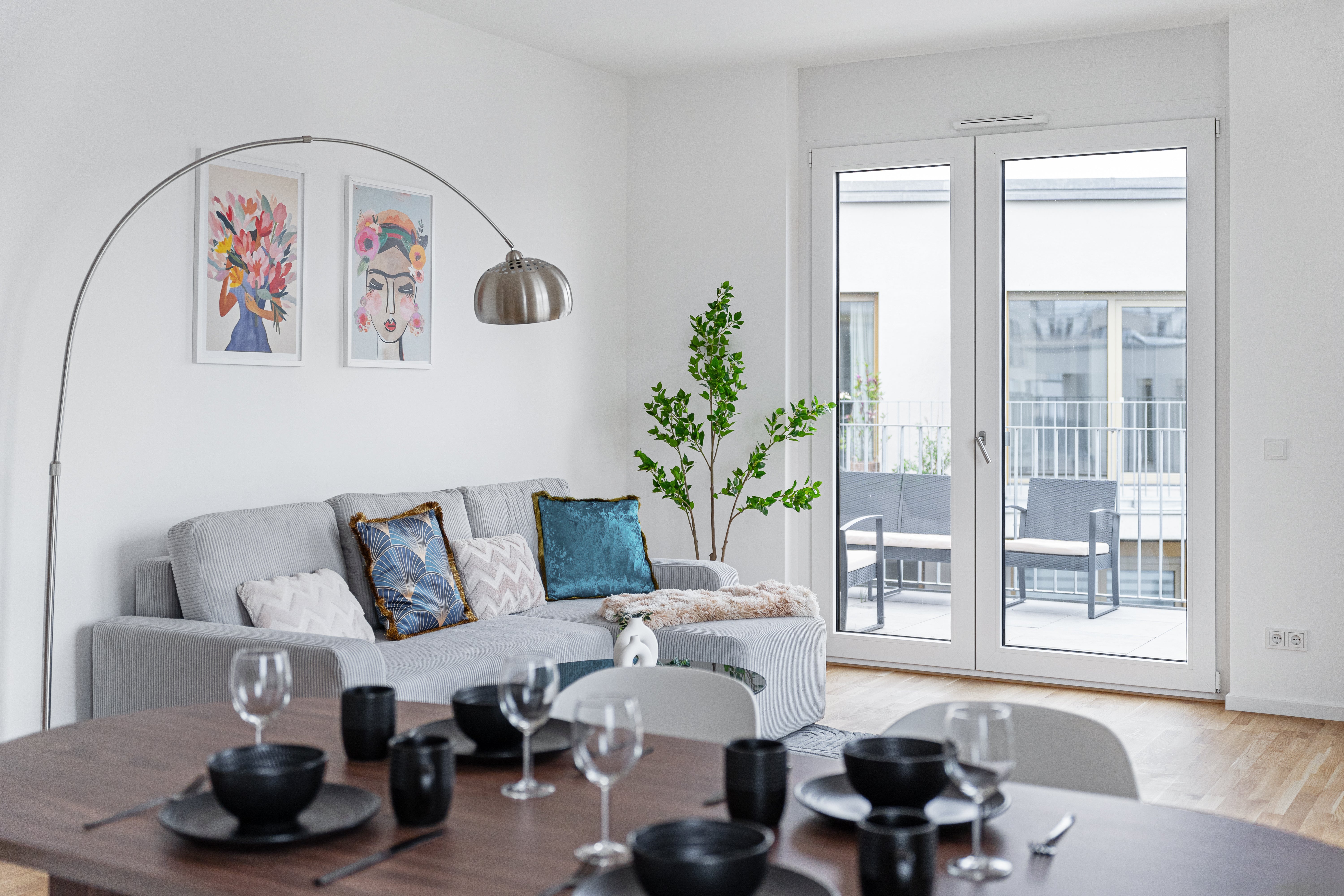 Fashionable 3BR Apartment ART DECÓ I Mercedes & US Army I Family-friendly