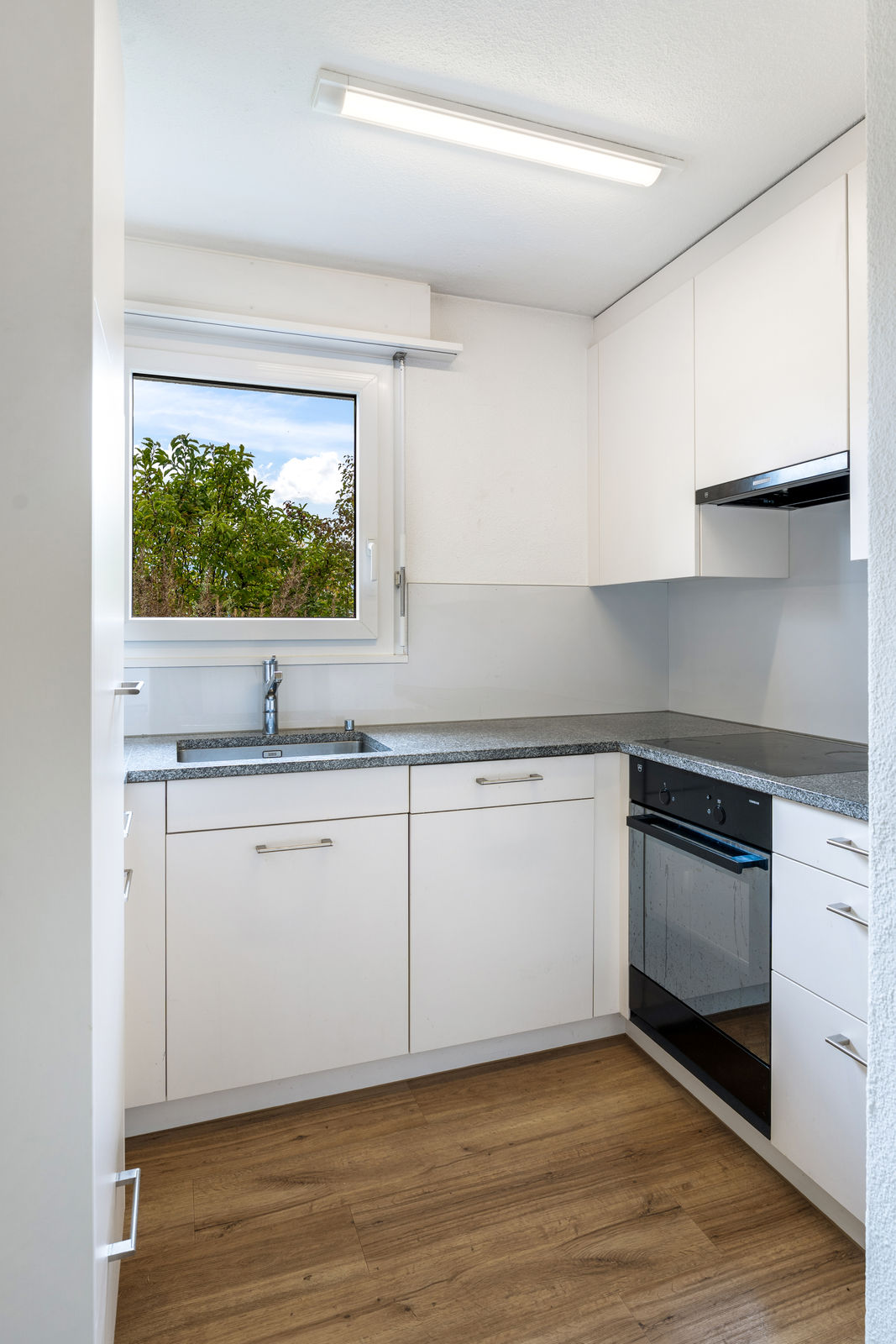 Stylische 4-Zimmer Wohnung mit Seeblick auf Zürichsee I Vollmöbliert I Familie