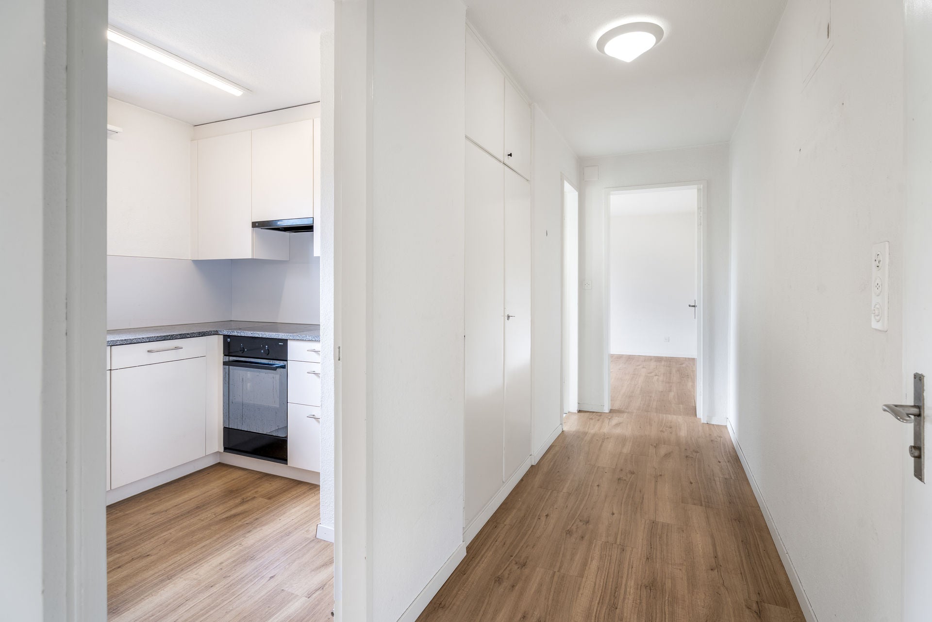 Stylische 4-Zimmer Wohnung mit Seeblick auf Zürichsee I Vollmöbliert I Familie