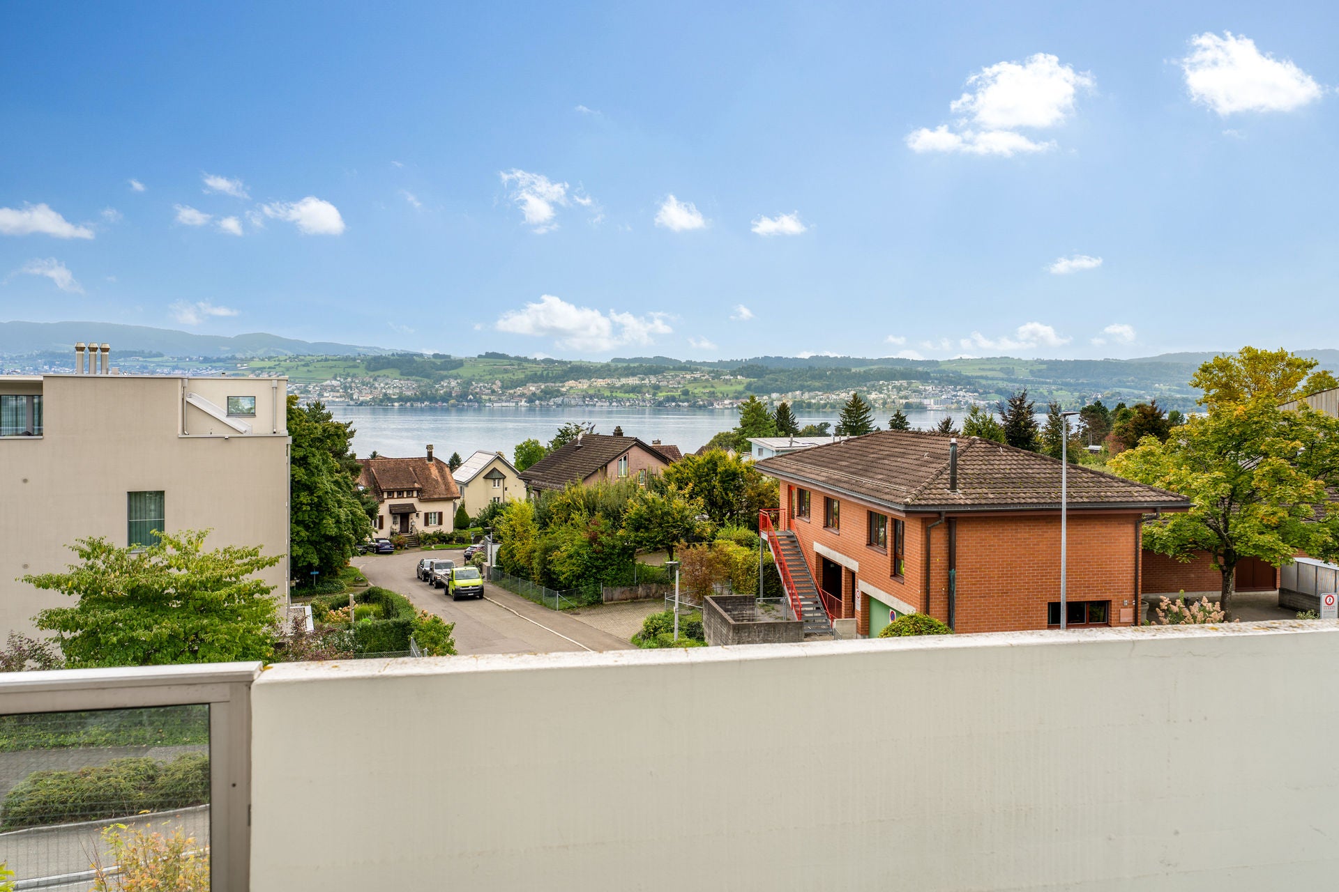 Stylische 4-Zimmer Wohnung mit Seeblick auf Zürichsee I Vollmöbliert I Familie