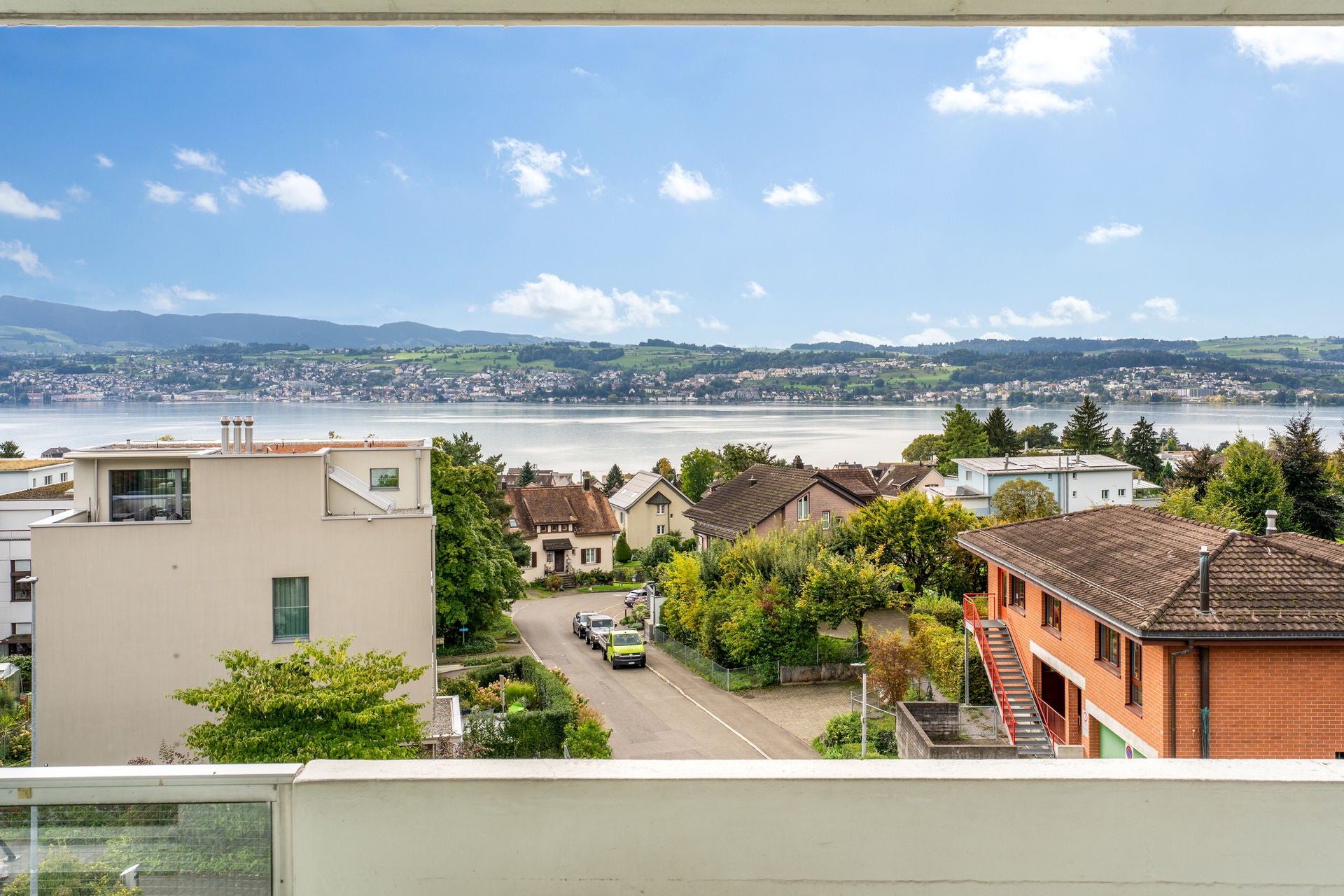 Stylische 4-Zimmer Wohnung mit Seeblick auf Zürichsee I Vollmöbliert I Familie