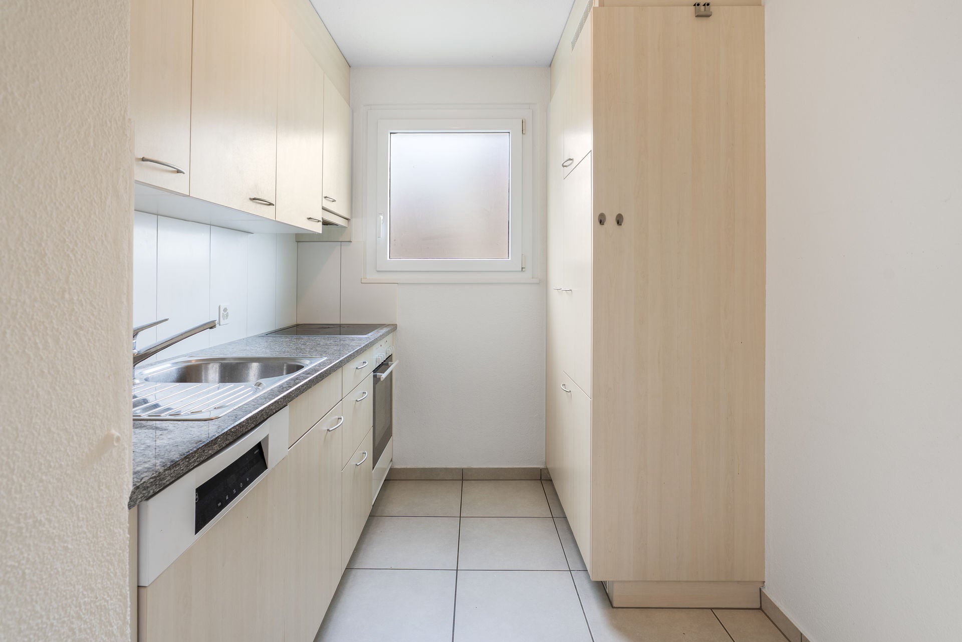 Stylische 4-Zimmer Wohnung mit Seeblick auf Zürichsee I Vollmöbliert I Familie