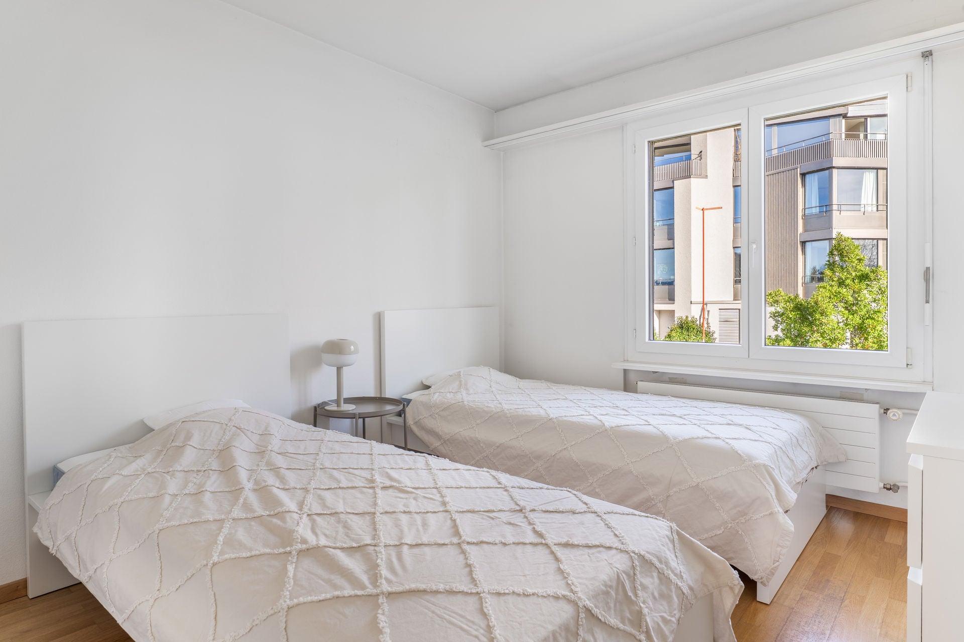 Stylische 3.5 Zimmer Wohnung mit Seeblick auf Zürichsee I Vollmöbliert I Familie