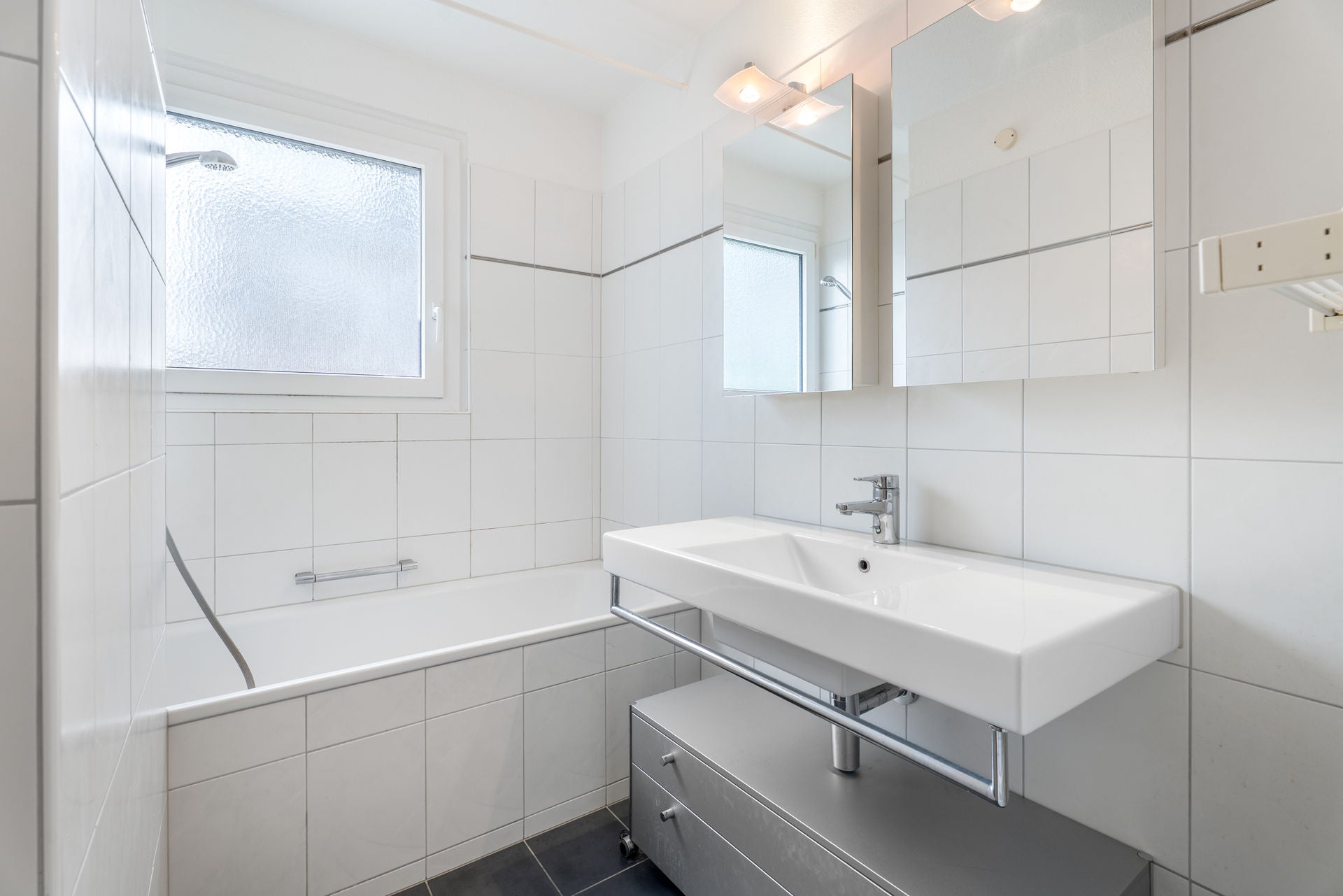 Stylische 4-Zimmer Wohnung mit Seeblick auf Zürichsee I Vollmöbliert I Familie