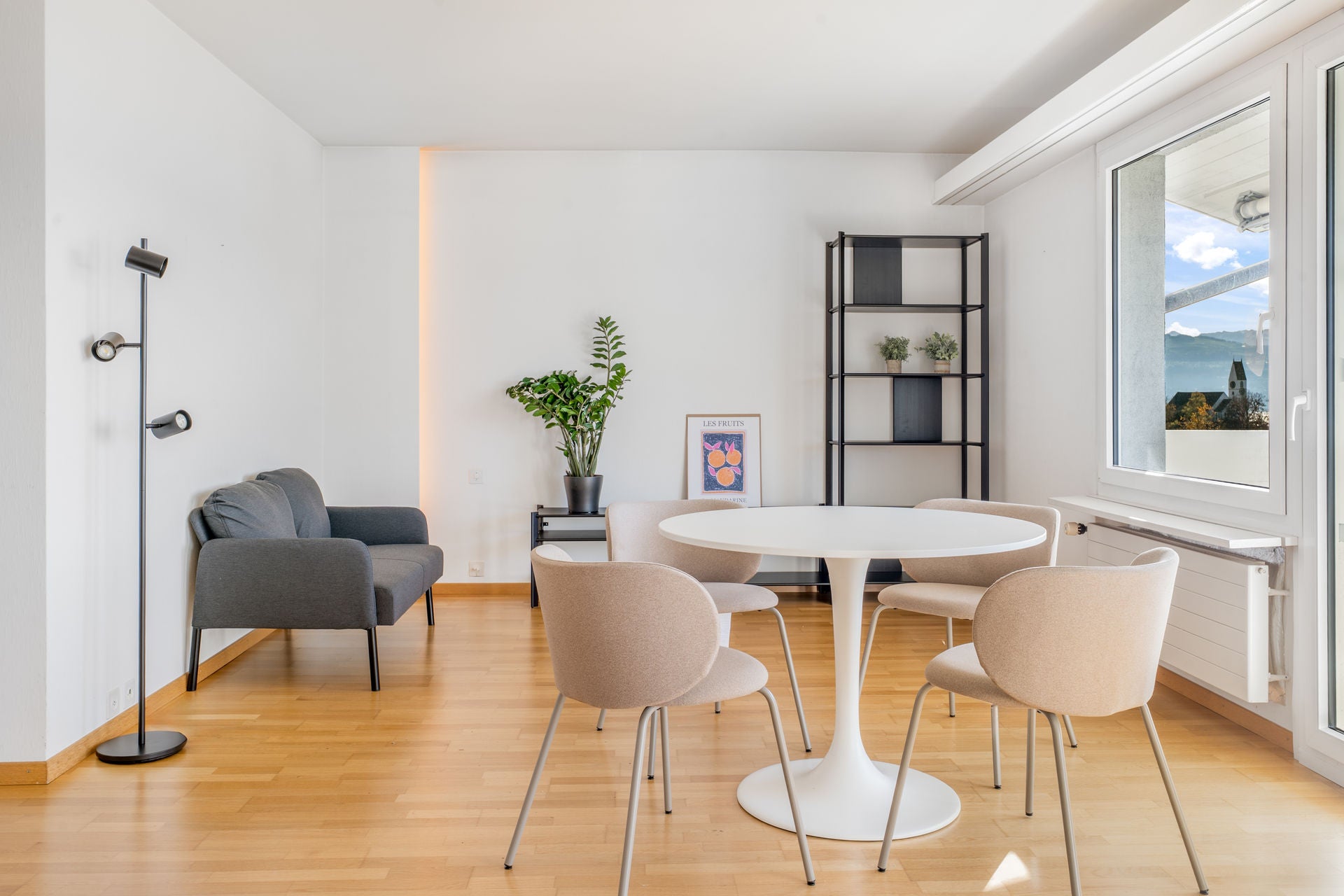 Stylische 3.5 Zimmer Wohnung mit Seeblick auf Zürichsee I Vollmöbliert I Familie