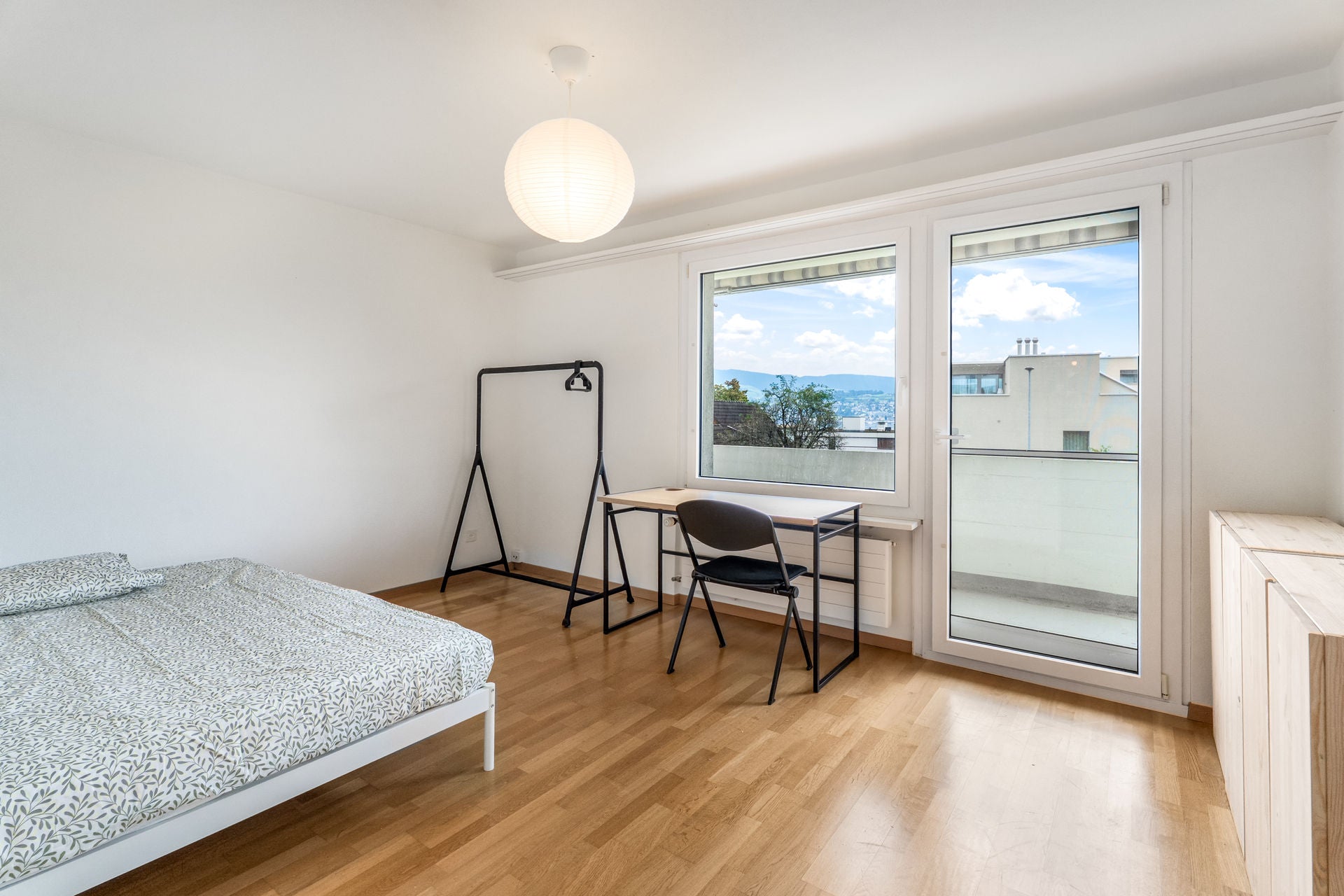 Stylische 4-Zimmer Wohnung mit Seeblick auf Zürichsee I Vollmöbliert I Familie