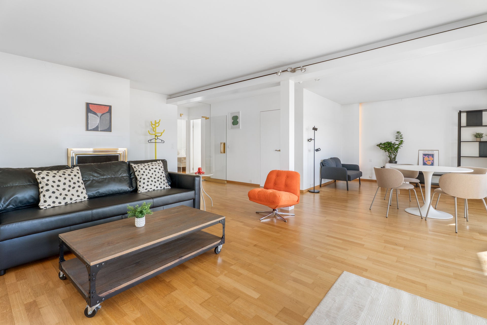Stylische 3.5 Zimmer Wohnung mit Seeblick auf Zürichsee I Vollmöbliert I Familie